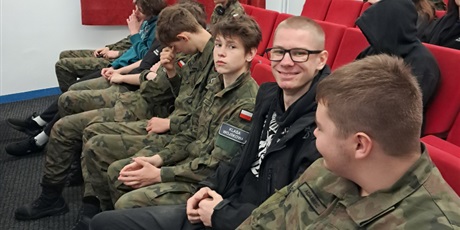 Powiększ grafikę: 09-06-2025-wycieczka-klas-1c-i-3b-do-muzeum-stutthof-w-sztutowie-623512.jpg