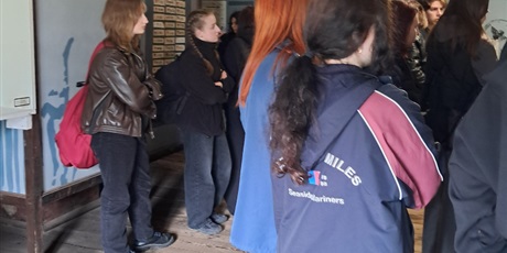 Powiększ grafikę: 09-06-2025-wycieczka-klas-1c-i-3b-do-muzeum-stutthof-w-sztutowie-623518.jpg