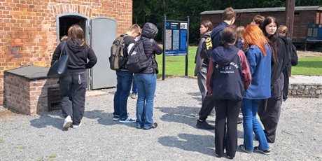 Powiększ grafikę: 09-06-2025-wycieczka-klas-1c-i-3b-do-muzeum-stutthof-w-sztutowie-623526.jpg