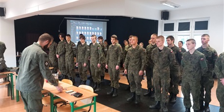 Powiększ grafikę: 4c-i-3c-biora-udzial-w-szkoleniu-wojskowym-659349.jpg