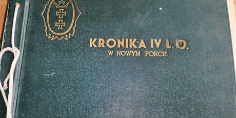 Powiększ grafikę: 75-lecie-iv-lo-migawki-ze-starych-kronik-szkoly-migawki-ze-starych-kronik-szkolnych-222410.jpg