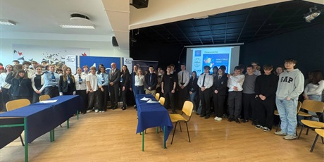 Powiększ grafikę: debata-szkolna-o-finansach-nbp-683545.jpg