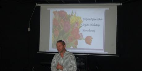 Powiększ grafikę: dzien-edukacji-narodowej-w-iv-lo-644955.jpg