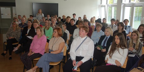 Powiększ grafikę: dzien-edukacji-narodowej-w-iv-lo-644957.jpg