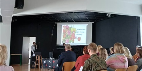 Powiększ grafikę: dzien-edukacji-narodowej-w-iv-lo-644960.jpg