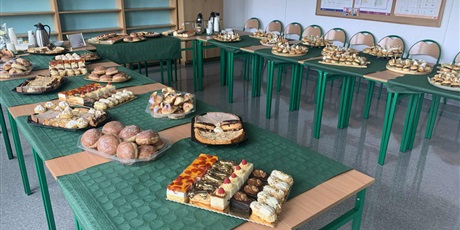 Powiększ grafikę: dzien-edukacji-narodowej-w-iv-lo-644961.jpg