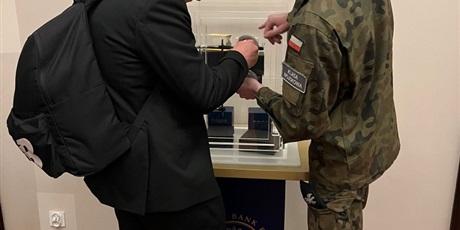 Powiększ grafikę: dzien-w-urzedzie-651669.jpg