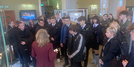 Powiększ grafikę: dzien-w-urzedzie-651681.jpg