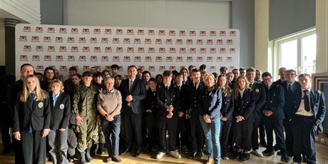 Powiększ grafikę: dzien-w-urzedzie-651684.jpg