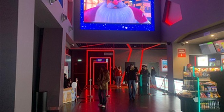 Powiększ grafikę: edukacja-w-terenie-klasy-4a-swiatecznie-666937.jpg