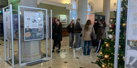 Powiększ grafikę: edukacja-w-terenie-klasy-4a-swiatecznie-666941.jpg