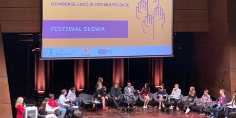 Powiększ grafikę: festiwal-slowa-uczymy-sie-wystapien-publicznych-gdanskie-lekcje-obywatelskie-509625.jpg