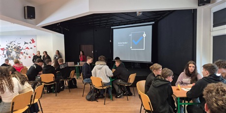 Powiększ grafikę: i-etap-szkolnego-quizu-674431.jpg