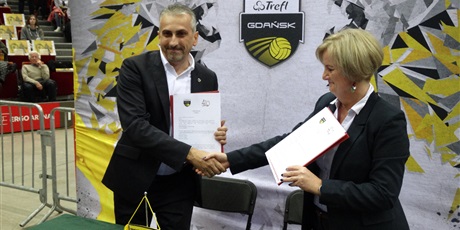 Powiększ grafikę: iv-lo-z-oms-i-lotos-trefl-partnerami-116302.jpg