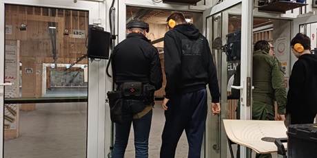 Powiększ grafikę: klasa-1b-pozdrawia-ze-strzelnicy-662694.jpg