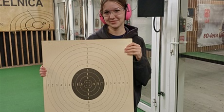 Powiększ grafikę: klasa-1b-pozdrawia-ze-strzelnicy-662696.jpg