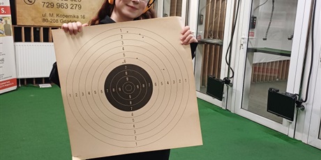 Powiększ grafikę: klasa-1b-pozdrawia-ze-strzelnicy-662698.jpg