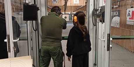 Powiększ grafikę: klasa-1b-pozdrawia-ze-strzelnicy-662703.jpg