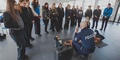 Mundurowa młodzież z wizytą w Ośrodku Szkolenia Policji w Gdańsku