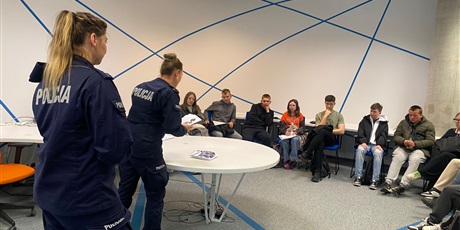 Powiększ grafikę: pierwsza-pomoc-i-warsztaty-policyjne-w-centrum-rozwoju-talentow-624409.jpg