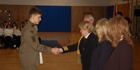Powiększ grafikę: slubowanie-klas-pierwszych-680880.jpg