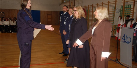 Powiększ grafikę: slubowanie-klas-pierwszych-680888.jpg