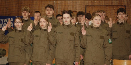 Powiększ grafikę: slubowanie-klas-pierwszych-680895.jpg