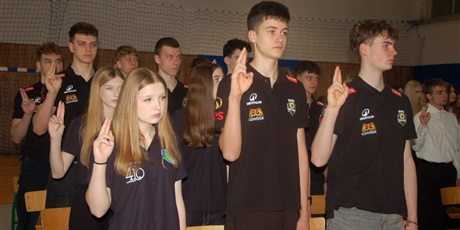 Powiększ grafikę: slubowanie-klas-pierwszych-680898.jpg