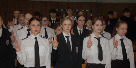 Powiększ grafikę: slubowanie-klas-pierwszych-680901.jpg