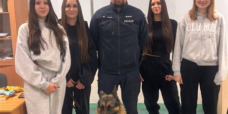 Powiększ grafikę: spotkanie-1b-2b-3b-ze-st-asp-lukaszem-wrzoskowiczem-659354.jpg