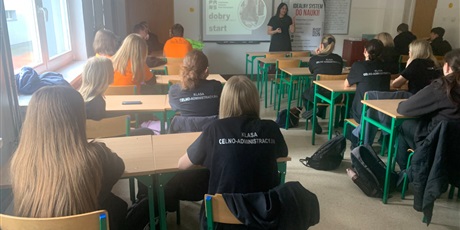 Powiększ grafikę: spotkanie-organizacyjne-w-ramach-patronatu-nad-klasami-medycznymi-w-4lo-651686.jpg