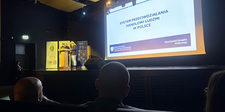 Powiększ grafikę: swiadomosc-zagrozen-kluczem-do-bezpieczenstwa-717921.jpg