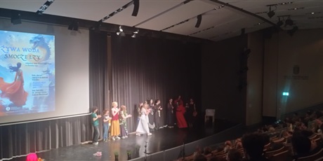 Powiększ grafikę: teatr-to-szosty-zmysl-535353.jpg