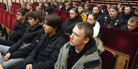 Powiększ grafikę: uczniowie-1b-i-1f-w-szkole-policji-w-slupsku-659335.jpg