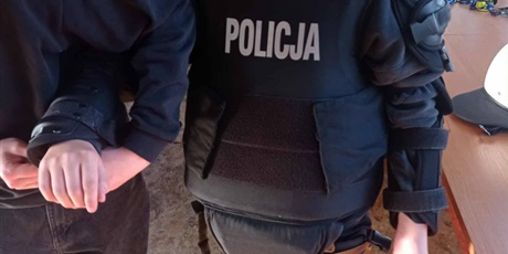 Powiększ grafikę: uczniowie-1b-i-1f-w-szkole-policji-w-slupsku-659339.jpg