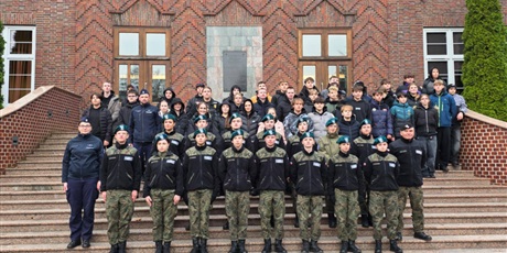 Powiększ grafikę: uczniowie-1b-i-1f-w-szkole-policji-w-slupsku-659344.jpg