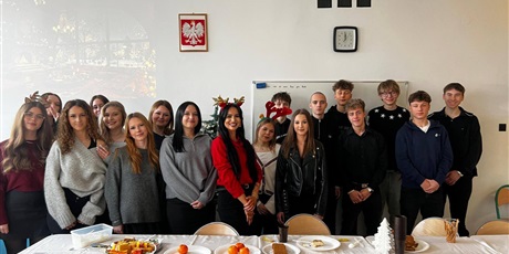 Powiększ grafikę: wigilia-w-iv-lo-667184.jpg