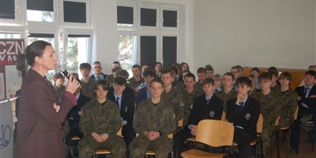 Powiększ grafikę: wizyta-wojewody-pomorskiej-w-iv-lo-679023.jpg