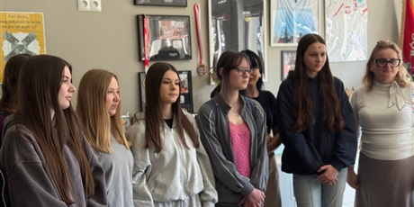 Powiększ grafikę: wreczenie-nagrod-w-konkursie-kangur-jezykowy-2026-688682.jpg