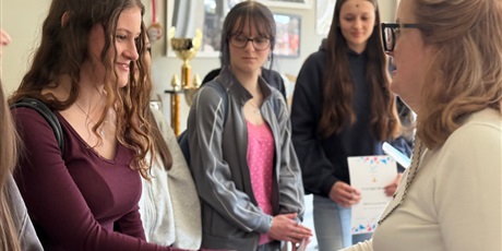 Powiększ grafikę: wreczenie-nagrod-w-konkursie-kangur-jezykowy-2026-688684.jpg