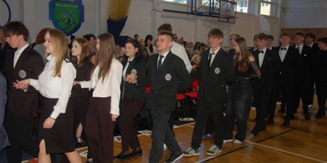 Powiększ grafikę: za-nami-uroczyste-zakonczenie-roku-klas-maturalnych-689206.jpg