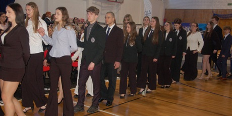 Powiększ grafikę: za-nami-uroczyste-zakonczenie-roku-klas-maturalnych-689208.jpg