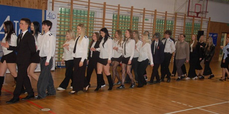 Powiększ grafikę: za-nami-uroczyste-zakonczenie-roku-klas-maturalnych-689211.jpg