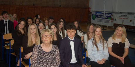 Powiększ grafikę: za-nami-uroczyste-zakonczenie-roku-klas-maturalnych-689213.jpg