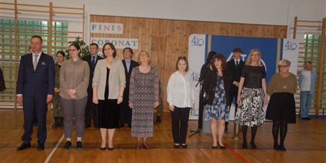 Powiększ grafikę: za-nami-uroczyste-zakonczenie-roku-klas-maturalnych-689217.jpg