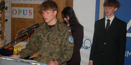 Powiększ grafikę: za-nami-uroczyste-zakonczenie-roku-klas-maturalnych-689220.jpg