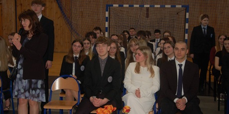 Powiększ grafikę: za-nami-uroczyste-zakonczenie-roku-klas-maturalnych-689223.jpg