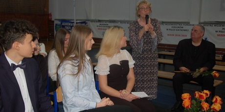 Powiększ grafikę: za-nami-uroczyste-zakonczenie-roku-klas-maturalnych-689225.jpg