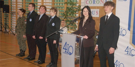 Powiększ grafikę: za-nami-uroczyste-zakonczenie-roku-klas-maturalnych-689229.jpg