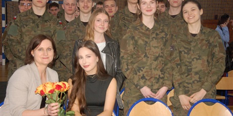 Powiększ grafikę: za-nami-uroczyste-zakonczenie-roku-klas-maturalnych-689233.jpg